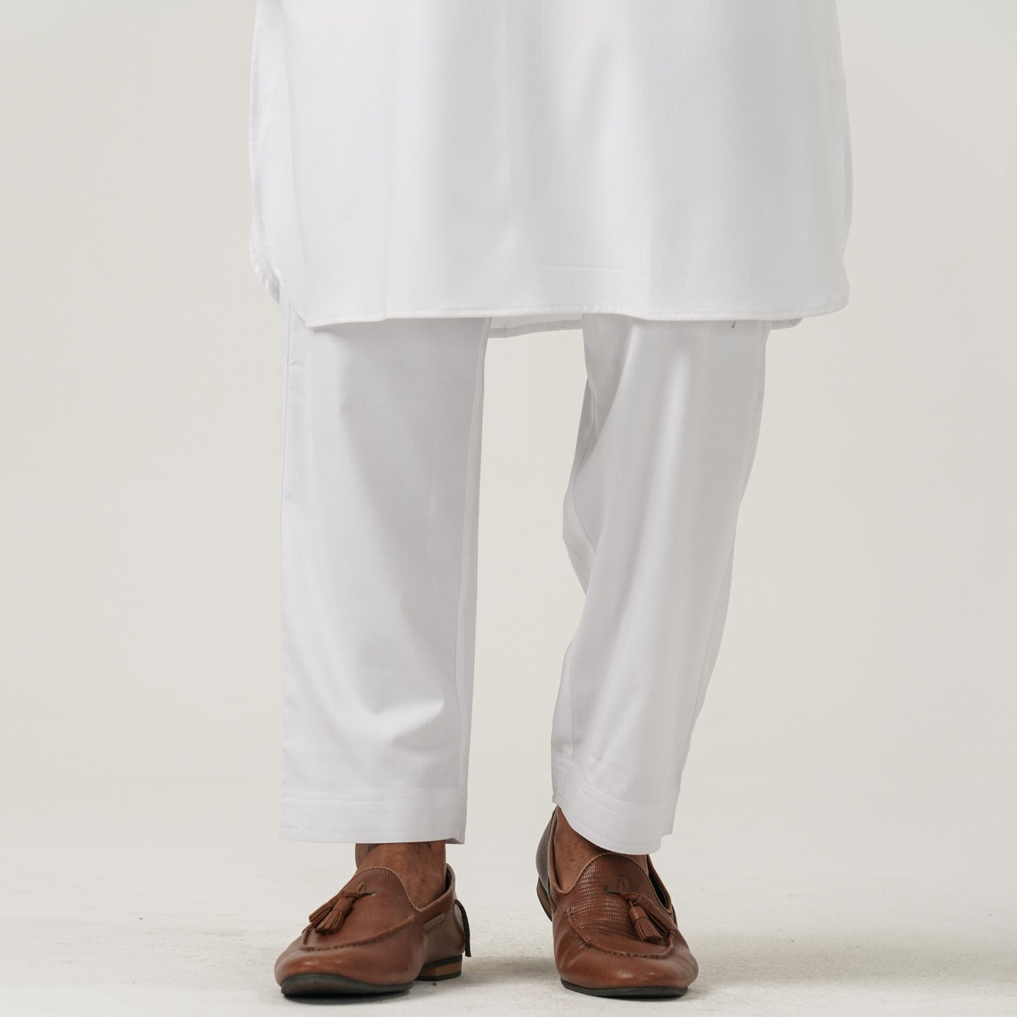 Mens White Kabli