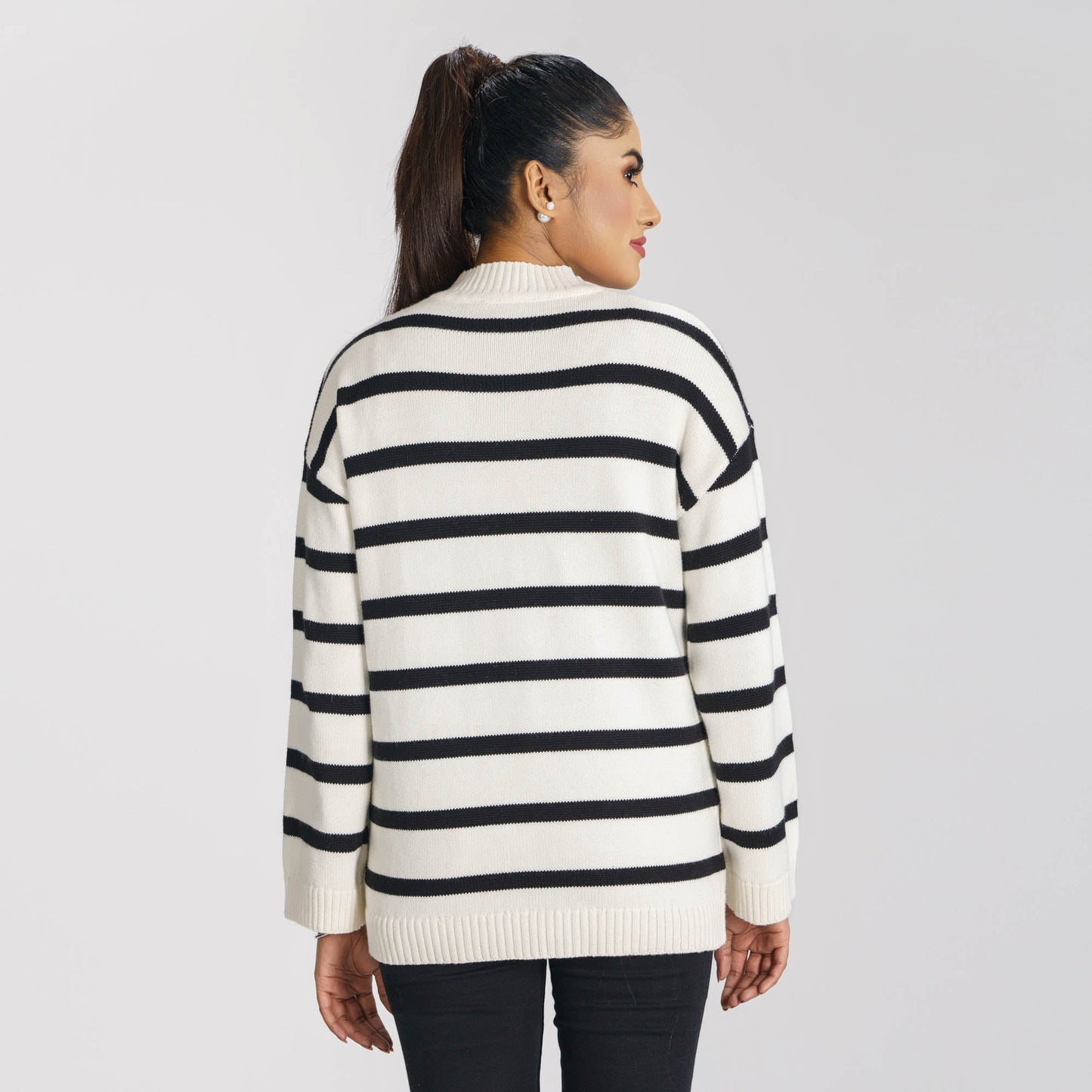 Women’S Black & White Pullover