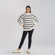 Load image into Gallery viewer, Women’s Black &amp; White Pullover
