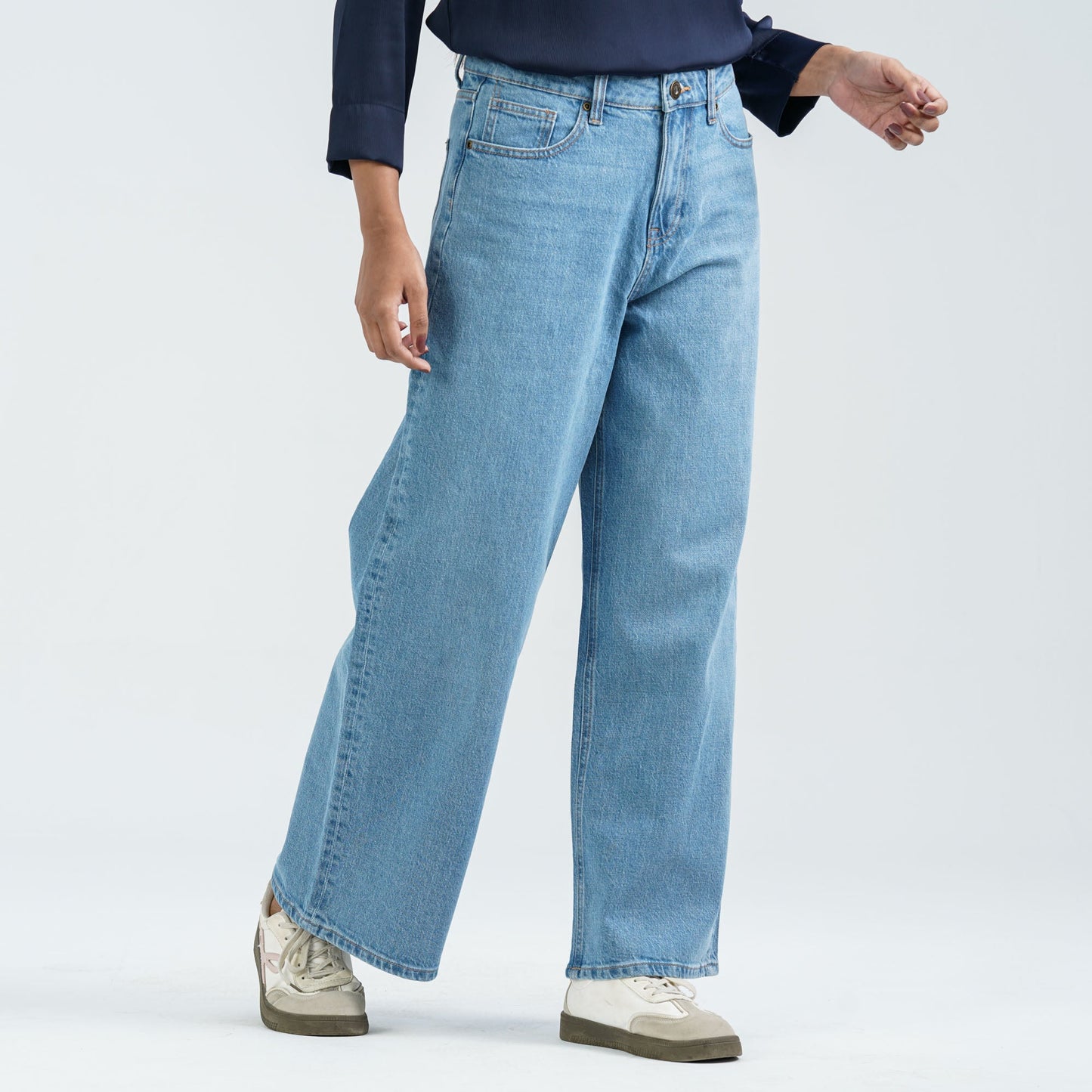 Womenâ€™s Light Blue Denim Pant