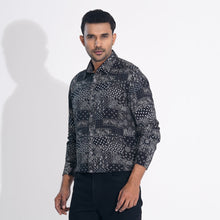 Load image into Gallery viewer, Men Black Printed Shirt
