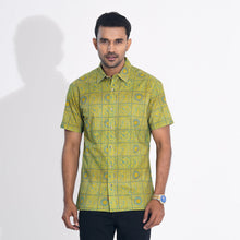 Load image into Gallery viewer, Men&#39;s Yellow Printed Cotton Shirt
