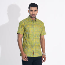 Load image into Gallery viewer, Men&#39;s Yellow Printed Cotton Shirt
