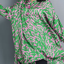 Load image into Gallery viewer, Women Green &amp; Pink Printed Kurti
